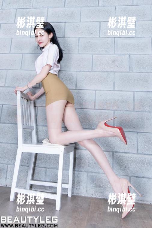 Beautyleg - Yaya的最新套图，长腿实力打卡，脚下风景啥时候也能高啊？