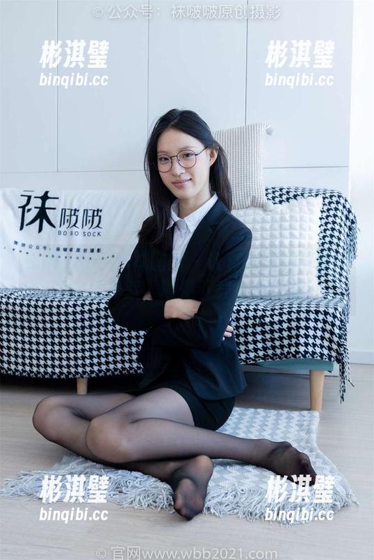 BoBoSocks袜啵啵 - 认真欣赏甜甜圈的短白丝花絮，顺便下载留作纪念！