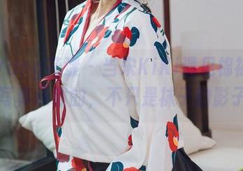 HuaYang花漾 – 当宋KiKi遇见棉袜：这些写真承载的，不只是袜子的影子…