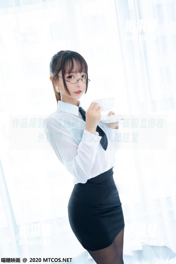 作品报到，喵糖映画里的晌午暖阳显得格外热烈，无奈又让人想驻足
