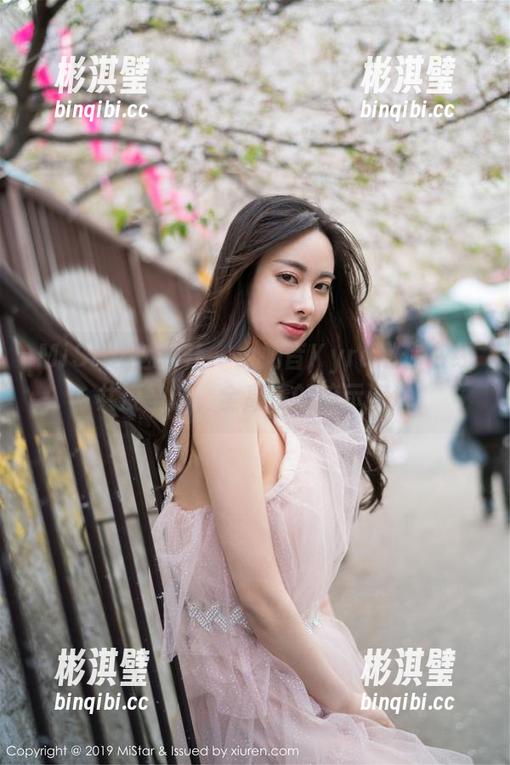 MiStar魅妍社-大奶昔Kyra MiStar魅妍社 - 大奶昔Kyra邀你在线共度圣诞,全高清的暗示满满