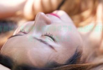MiiTao蜜桃社 – 看完伊素妍的清纯写真，我的眼睛在图片里迷路了，太容易沉溺。
