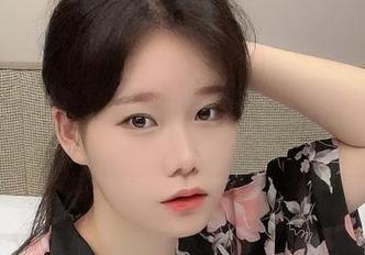 更新！快来看看Sira(시라)的高跟鞋写真，保留了优雅又懵懂的气息。