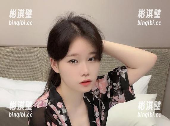 更新！快来看看Sira(시라)的高跟鞋写真，保留了优雅又懵懂的气息。
