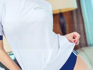 TouTiao头条女神 – 下载李丽莎的全套空姐造型，飞向极简主义的云朵！