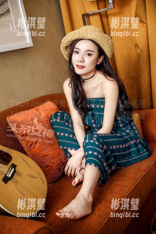 TouTiao头条女神 - 李由美把JK的私拍玩出了新花样，你愿意深入这份隐晦的缠绵吗？