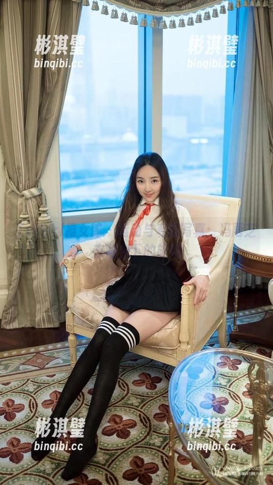 TuiGirl推女郎 - 运动与私房写真：冯雨芝在阳光下的旋转