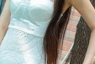 UGirls尤果网 – 杨果果睡衣作品集，轻松就在这个床边，你能猜到我今天穿哪个睡衣吗？