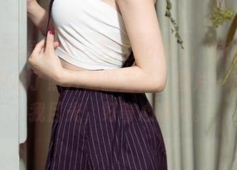 UGirls尤果网 – 芝芝Booty，你的短裤无意中成了照片里的主角，图片一秒吸引我目光，好奇心飙升。