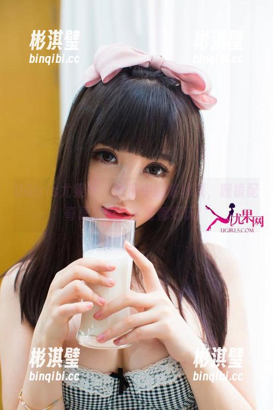 UGirls尤果网 - 原图中的陈柳溪，眼镜配奇思妙想，全套都好玩！
