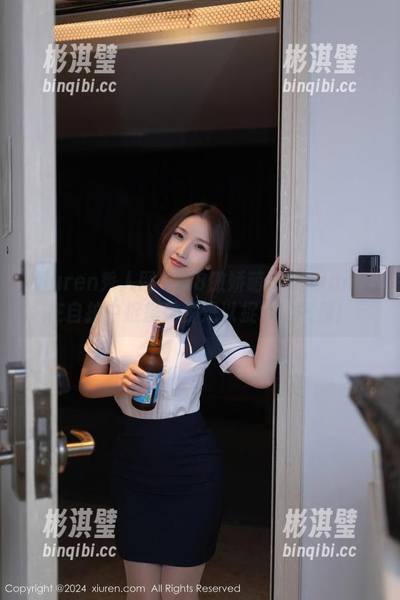Xiuren秀人网 - K8傲娇萌萌Vivian：在自拍中捉摸她那难以捉拿的气质！