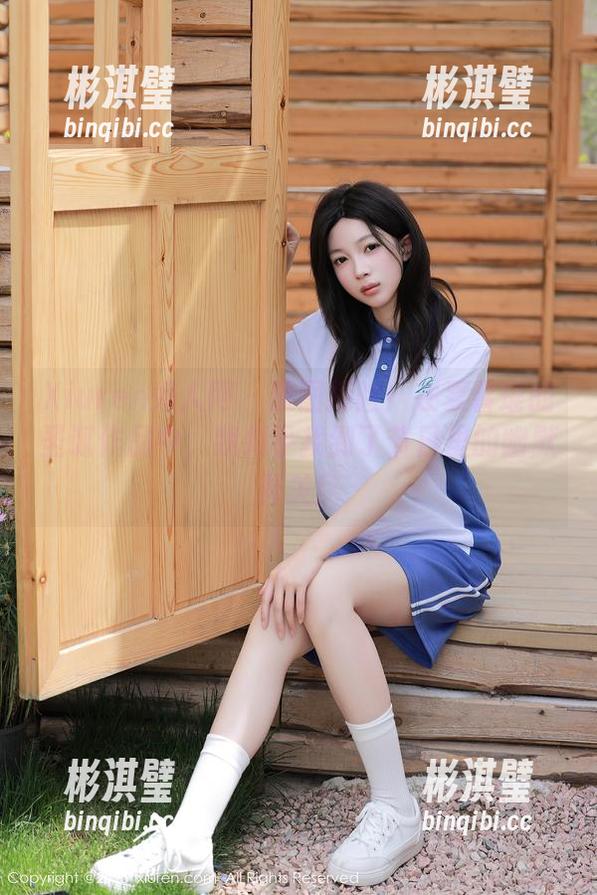 Xiuren秀人网 - 原图探险！在夏馨瑶的圣诞作品中，我似乎找到了节日里的幽默开关！