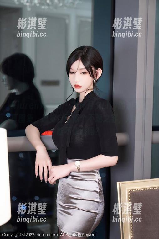 Xiuren秀人网 - 翻开月夕Lily的油亮写真图集，感觉自己像个不速之客，难道不能不馆藏吗？