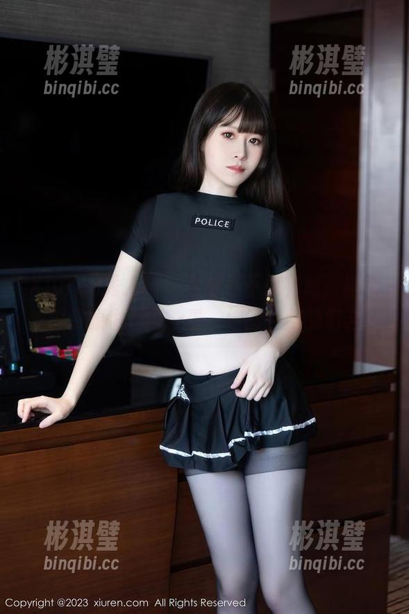 Xiuren秀人网 - 李丽莎不仅有颜，最新美脚资源也值得一看，细腰长腿的组合。