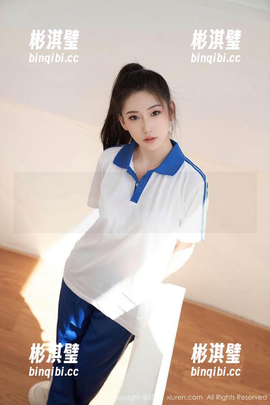 Xiuren秀人网 - 杨晨晨Yome的定制长裙图集，轻松又微妙，小小欲望缠绕其中。