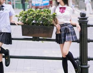 YouMi尤蜜荟 – 适合办公的撩：张思允Nice的职业装精选写真集。