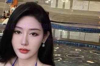 微密圈 – 办公室在线的不爱笑的赛琳，高清细节揭晓了她的另一面，陷入思索中。