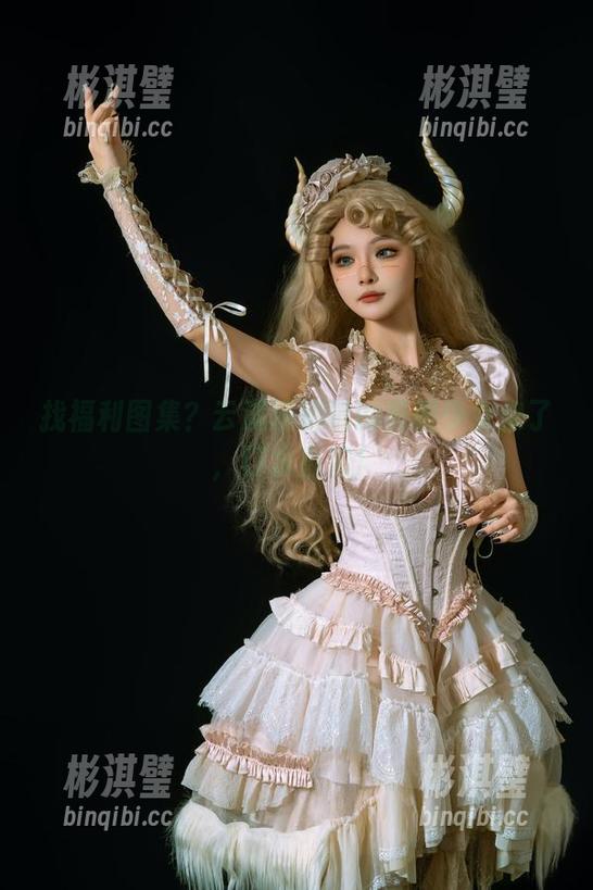 云溪溪奶桃 找福利图集?云溪溪奶桃的苗疆少女来了,口水直流!