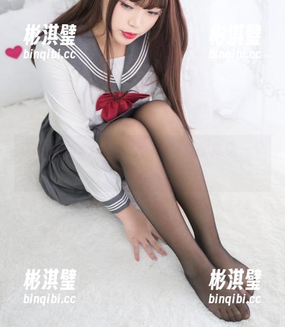 “别说cos了，你烨烨光这美脚就值一个作品“