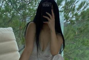 微密圈 – 俏妞t的眼镜图集，在无圣光的氛围中徘徊。