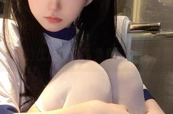 想看倦倦喵的优雅裸足？免费图片在这里等你！