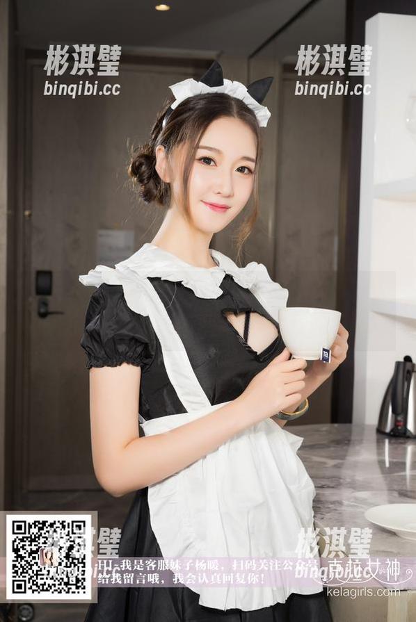 克拉女神 - 容儿在校服中盛装出席，更新的作品集让人随便想西红柿炒蛋的搭配！