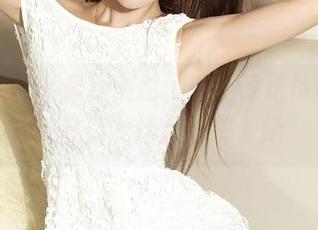 克拉女神 – 最新美图，璇子裸足仿佛在和我们私语，话题只属于她。