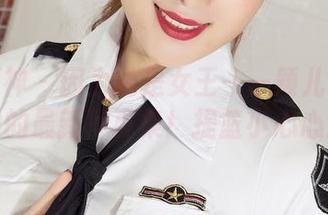 克拉女神 – 因为她是女王——颖儿令人芯动的最新写真集！提篮小心心！