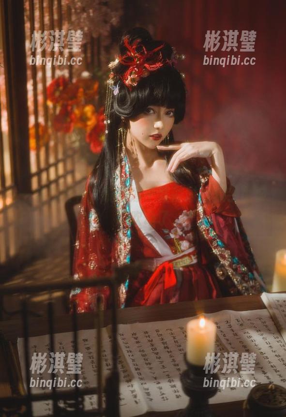 一袭白衬衫，观看凛子酱的时刻似乎也被风吹动了
