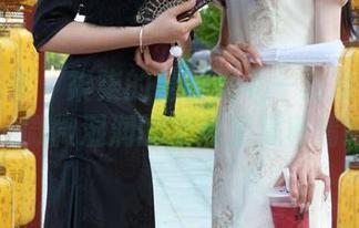 初夏女神 – 柒柒的隐秘洗礼—浴室高清原图，微微湿润的空气里藏着情绪。