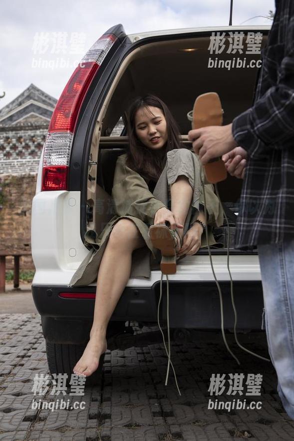 南国足艺 - 高清捕捉小怡的袜子，你以为我只是在看袜子吗？