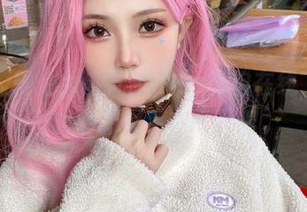 毫无逻辑的大肉丸Amiee旗袍在线，图片里的色彩似乎在耳语着。