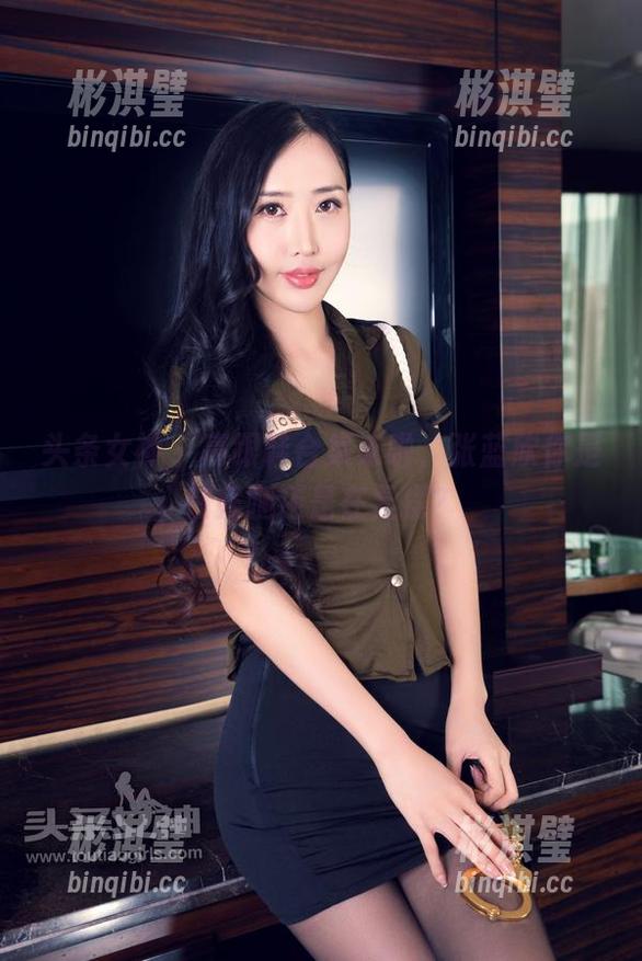 头条女神 - 高跟鞋合集来啦，张蓝欣你是在秀腿还是在显摆？