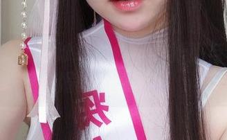 女主K的蓝色泳装女仆：清新感与别样妩媚的壁纸哦！