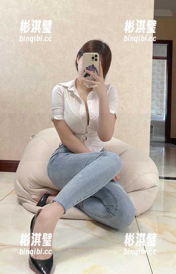 微密圈 - 那就免费来一波奶宝妹纸的职业装套图吧，励志要在职场中不被淹没，鼓起勇气，加油！