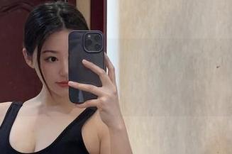 微密圈 – 奶宝妹纸穿牛仔裤，福利奉上，这波好感你得收下！