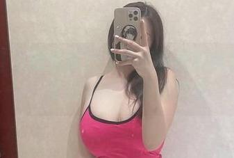 微密圈 – 奶宝妹纸飞出试衣间的套图合集，有点尴尬，有点快乐