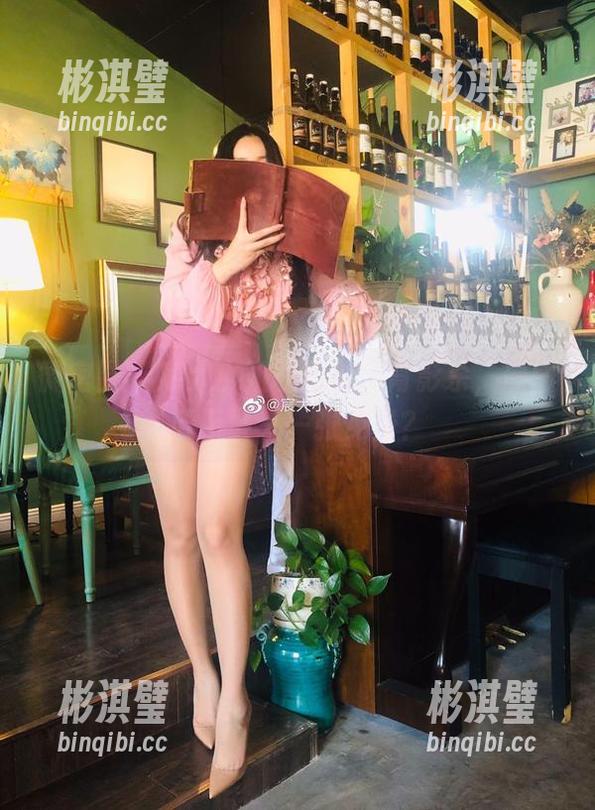 微密圈 - 宸大小姐的短裤，背影杀，原图要不要来一张免费？