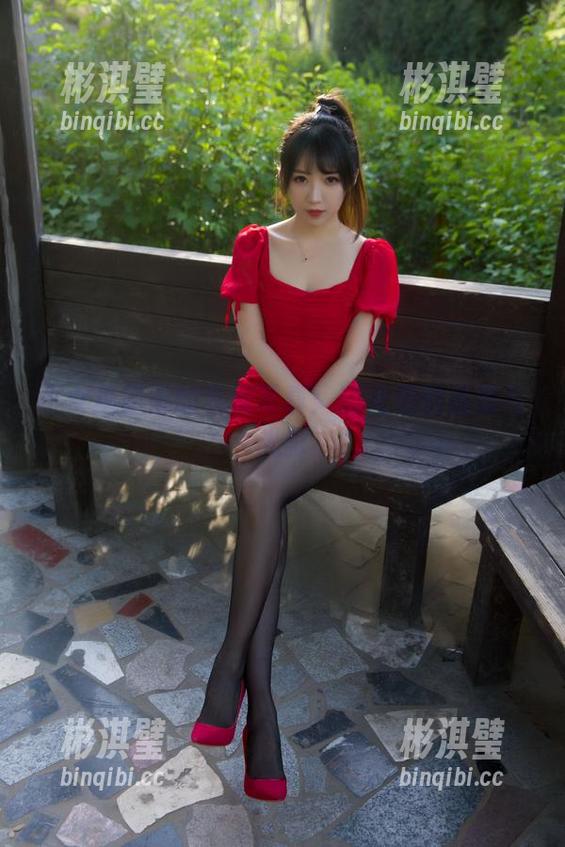 小女巫露娜的私房写真：琉光里的迷雾与光影
