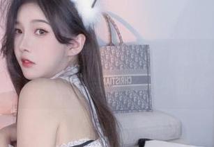 图片中的白色蕾丝看着像是在开派对，小小奶瓶儿你可是给我带来了不小的惊喜！