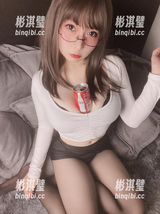 夏天里的小泉学姐吖：无圣光也能绑走你的视线。