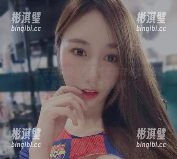 小玉吃果冻 微密圈 - 原图揭晓,小玉吃果冻在浴室的各种“姿势”——图集不简单!