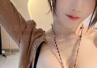 微密圈 – 小玉吃果冻的美图：你觉得足球和女孩配吗？我觉得美图配的刚刚好！