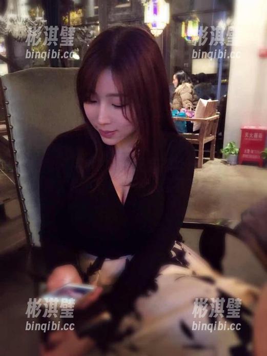微密圈 - 用小芯酱的吊带黑丝作品集治愈日常，想下载吗？没道理不下载的呀