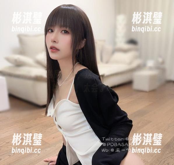 布丁大法 户外JK的私房美图,这一次布丁大法又是风格满分,太会了吧!