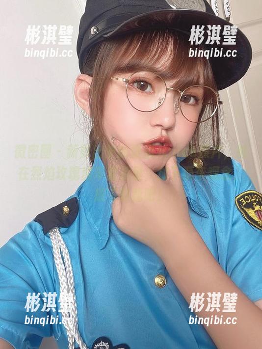 微密圈 - 新鲜出炉的张思允nice照片，她在烈焰玫瑰房车套装里，放下豪车观念，放飞自我吧！