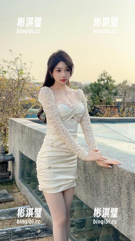 微密圈 - 徐莉芝：女君的交接，眼睛偷偷盯着合集里的每一丝细节