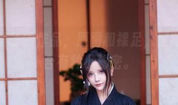 抱走莫子的作品，原图和裸足，迷离的组合有种小秘密。