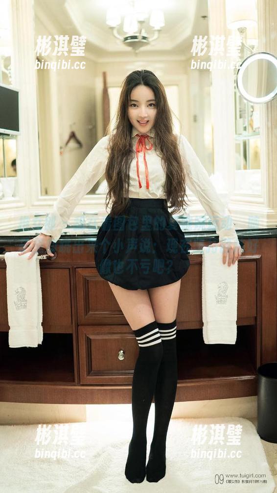 推女郎 - 我在看图包里的夏婉婉运动，脑子里却跳出来个小声说：现在坚持锻炼好像也不亏吧？