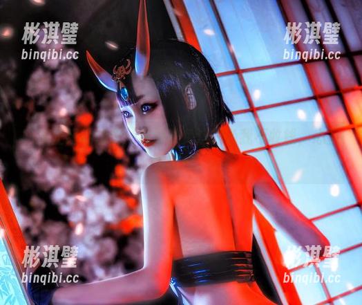 一本正经地想说，星野咪兔这白色我不收钱，心里很膈应。